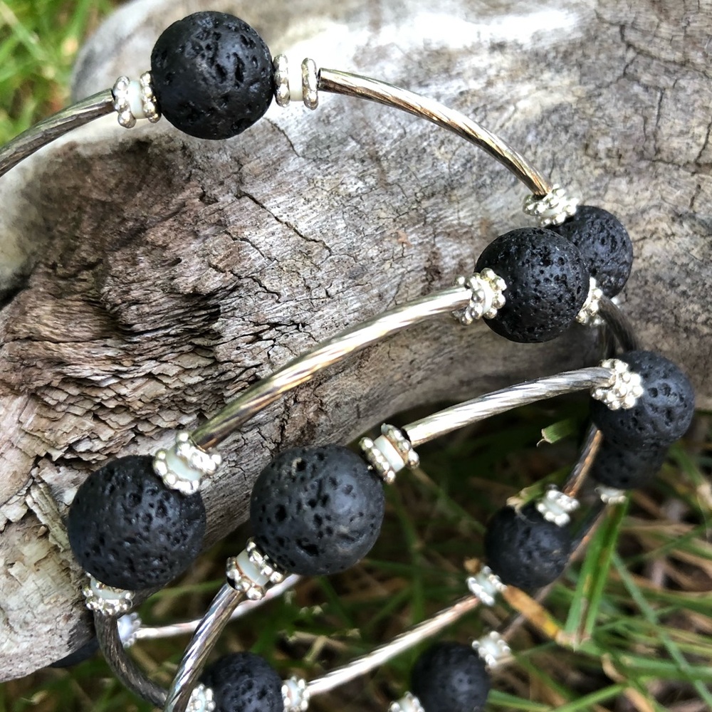 ❤️Lava Beads Accented with White Pukka Shells😍